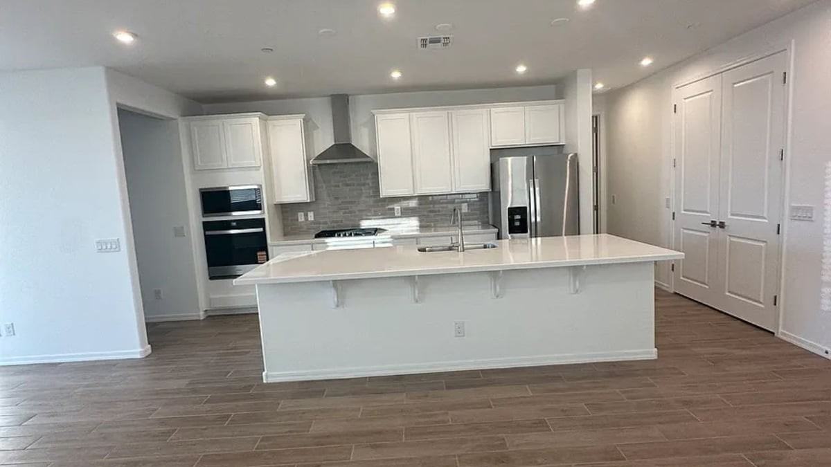 13367 W Eagle Feather Rd - Photo 2 of 20
