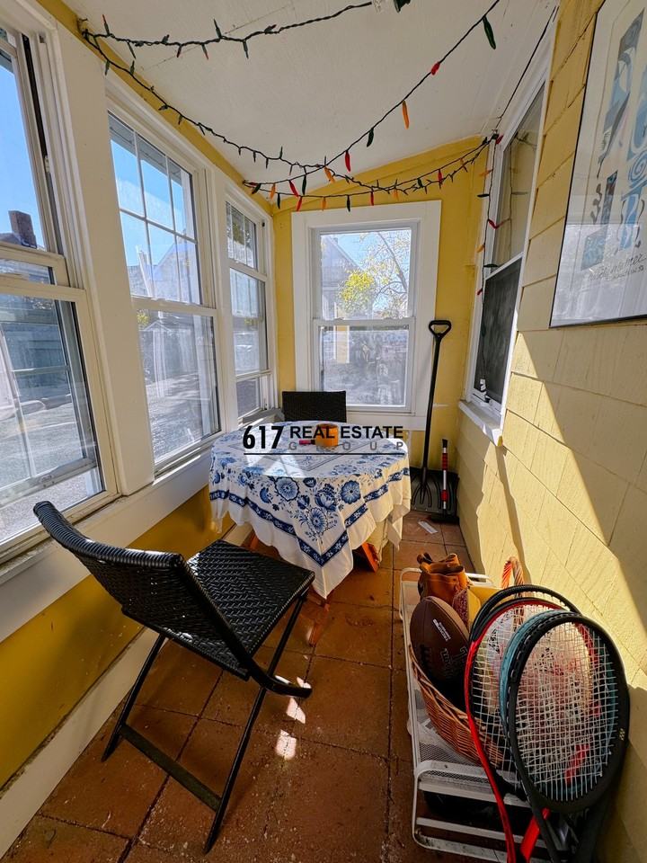 237 N Harvard St #1L - Photo 7 of 8