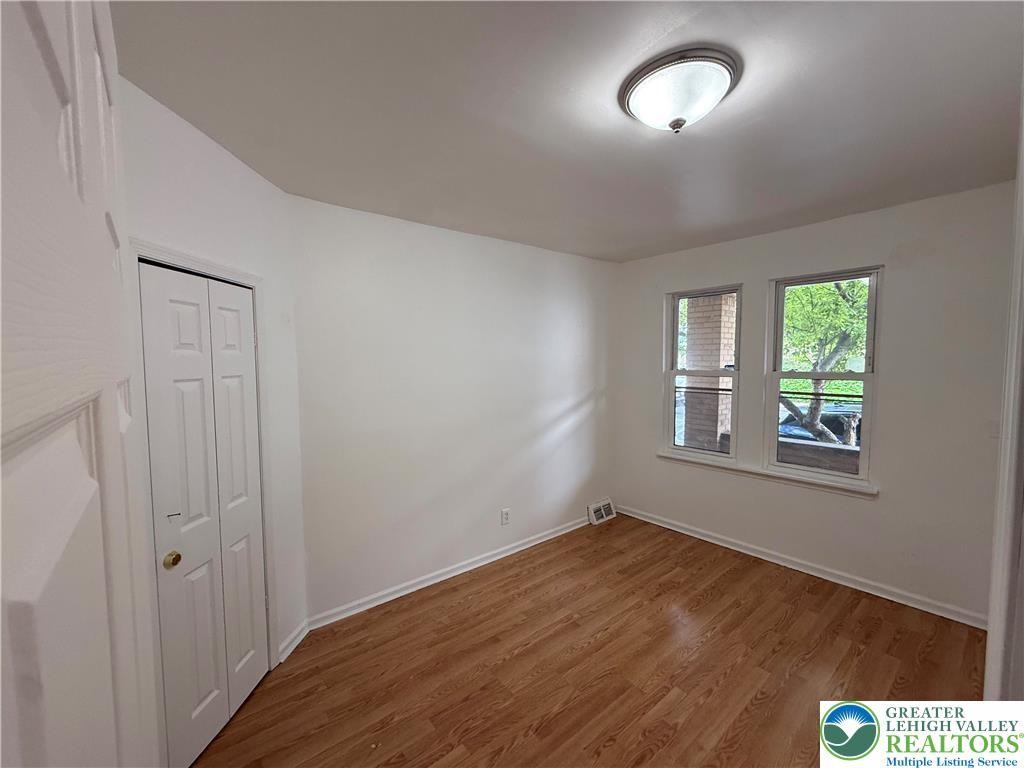 1113 E 4th St ##1 - Photo 2 of 6