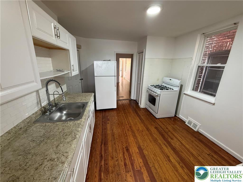 1113 E 4th St ##1 - Photo 5 of 6