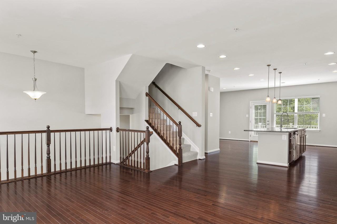 7814 River Rock Way - Photo 4 of 50