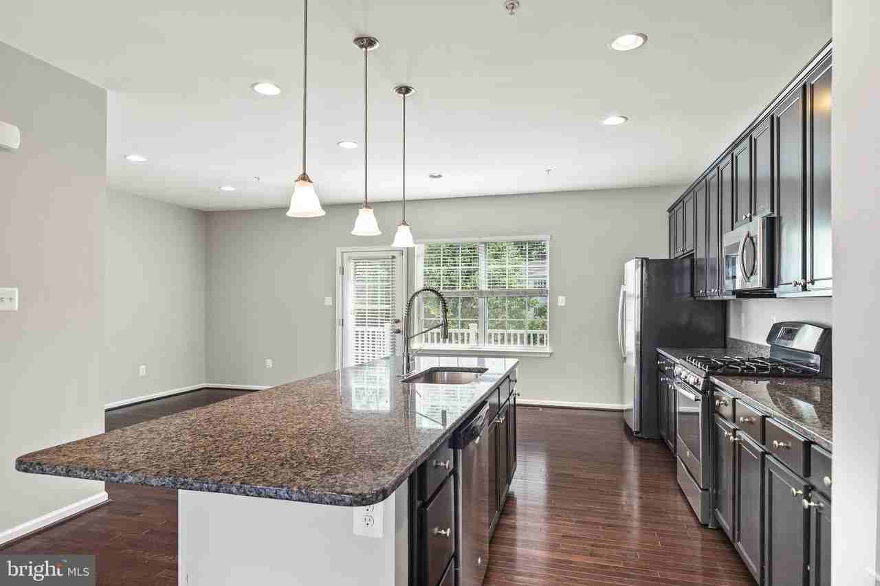7814 River Rock Way - Photo 5 of 50