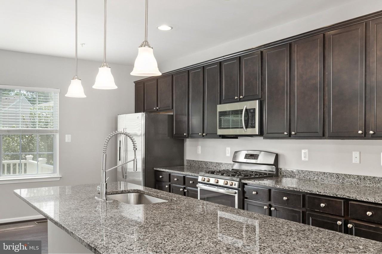 7814 River Rock Way - Photo 6 of 50