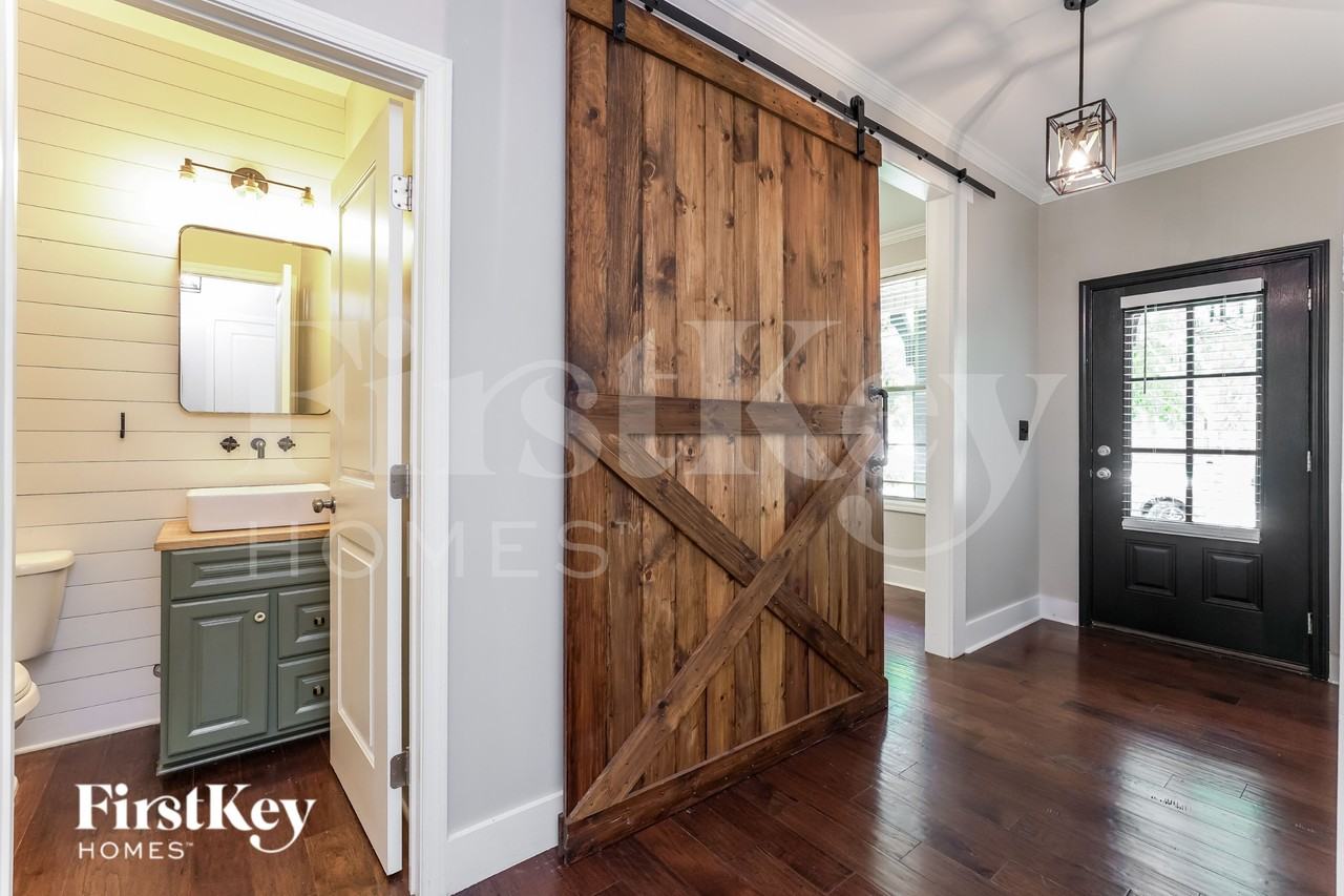 2992 Cameron Village Ct - Photo 2 of 16