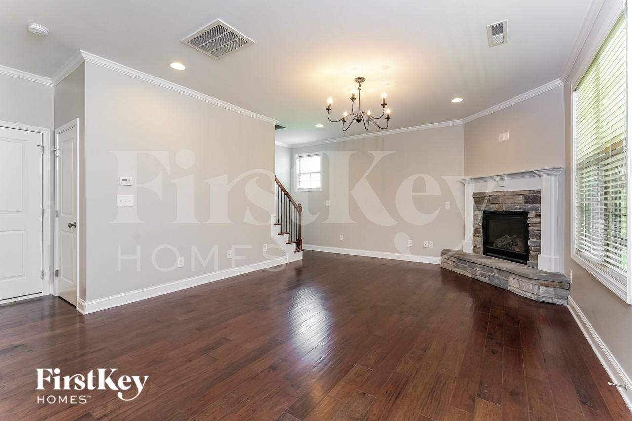 2992 Cameron Village Ct - Photo 3 of 16