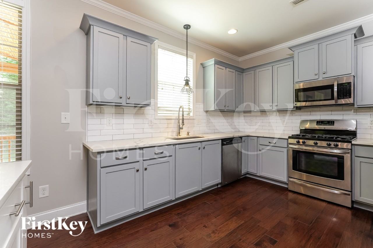 2992 Cameron Village Ct - Photo 5 of 16