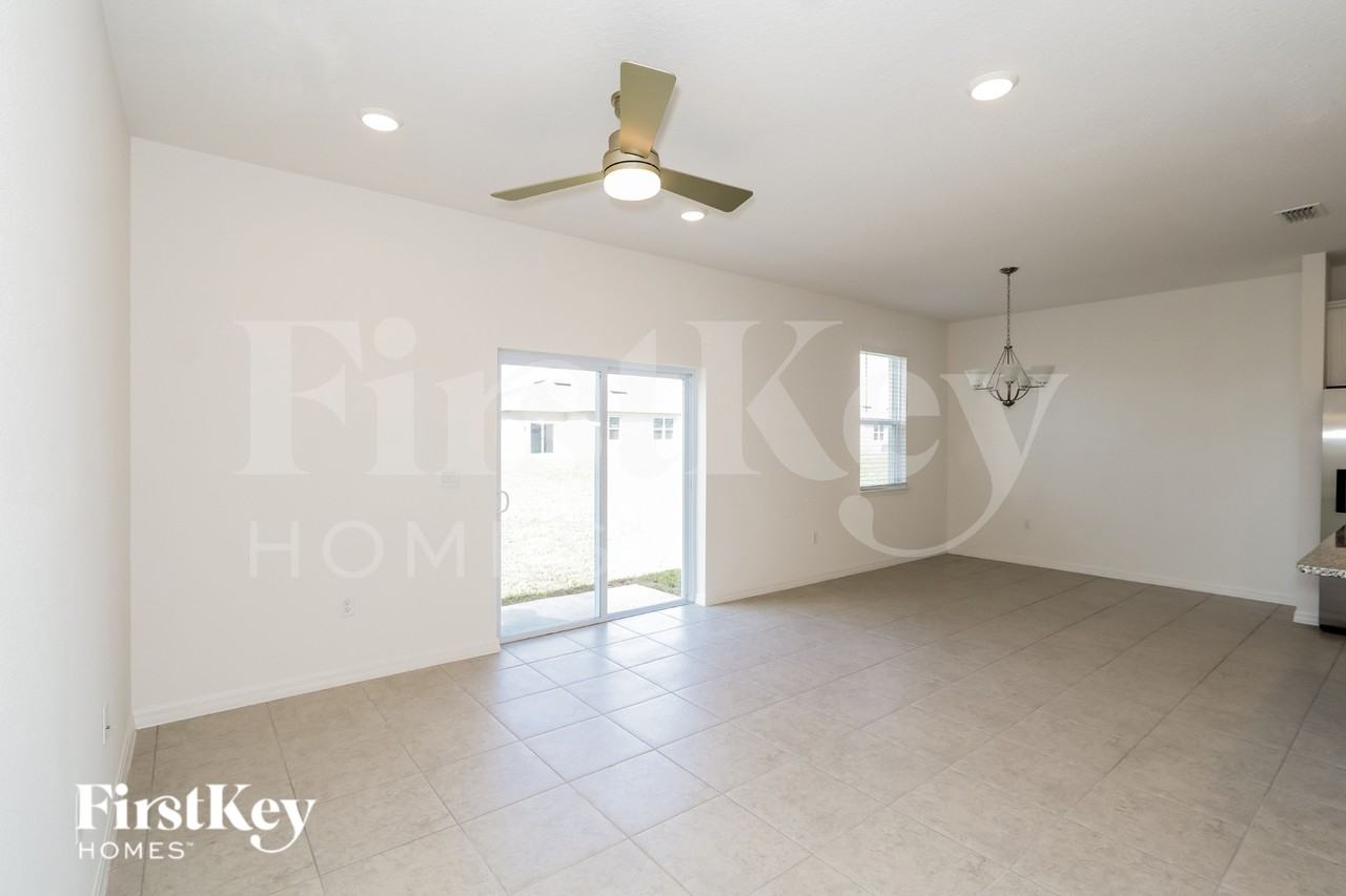 418 Reina Way - Photo 2 of 16
