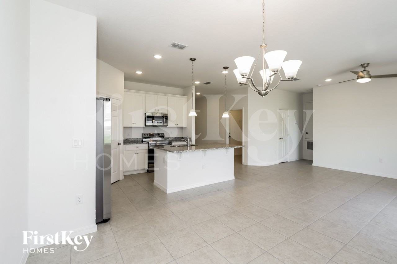 418 Reina Way - Photo 4 of 16