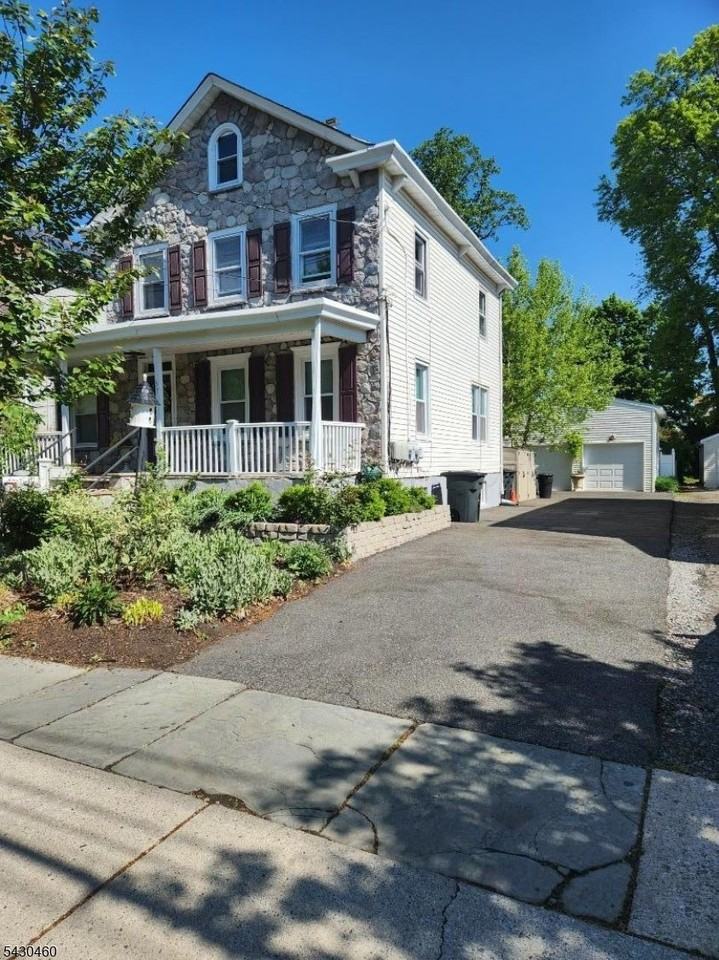 37 Maple St - Photo 3 of 19