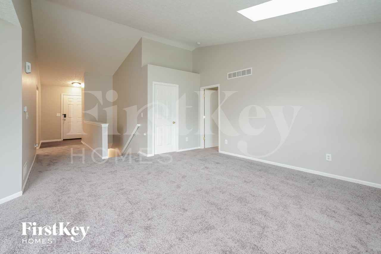 7127 Emerald Tree Dr - Photo 4 of 15