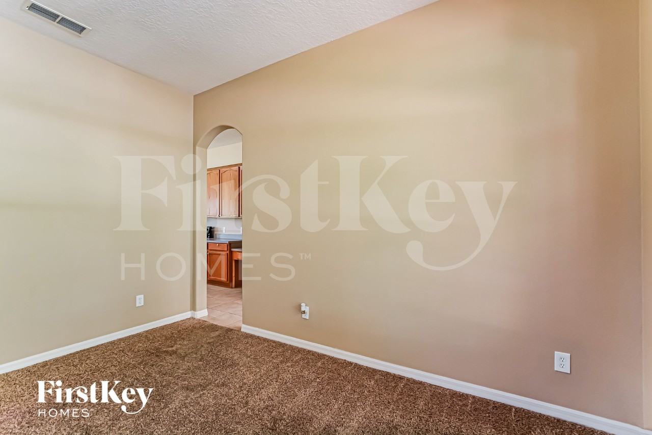 1521 Clapton Dr - Photo 2 of 15