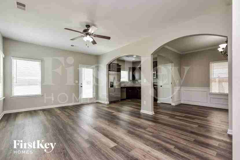 5805 Woodside Xing - Photo 3 of 15
