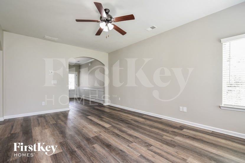 5805 Woodside Xing - Photo 4 of 15