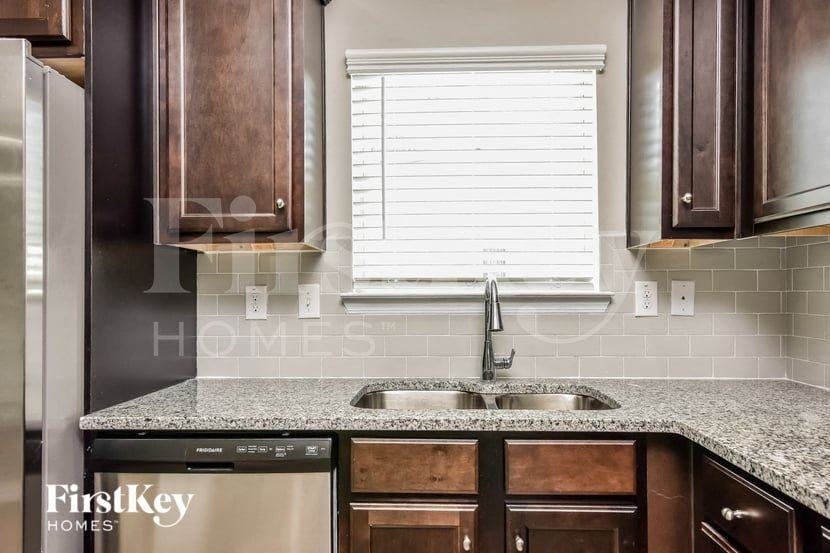 5805 Woodside Xing - Photo 7 of 15