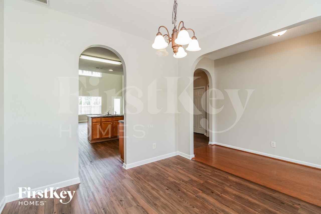 1003 Ronald Rd - Photo 4 of 17