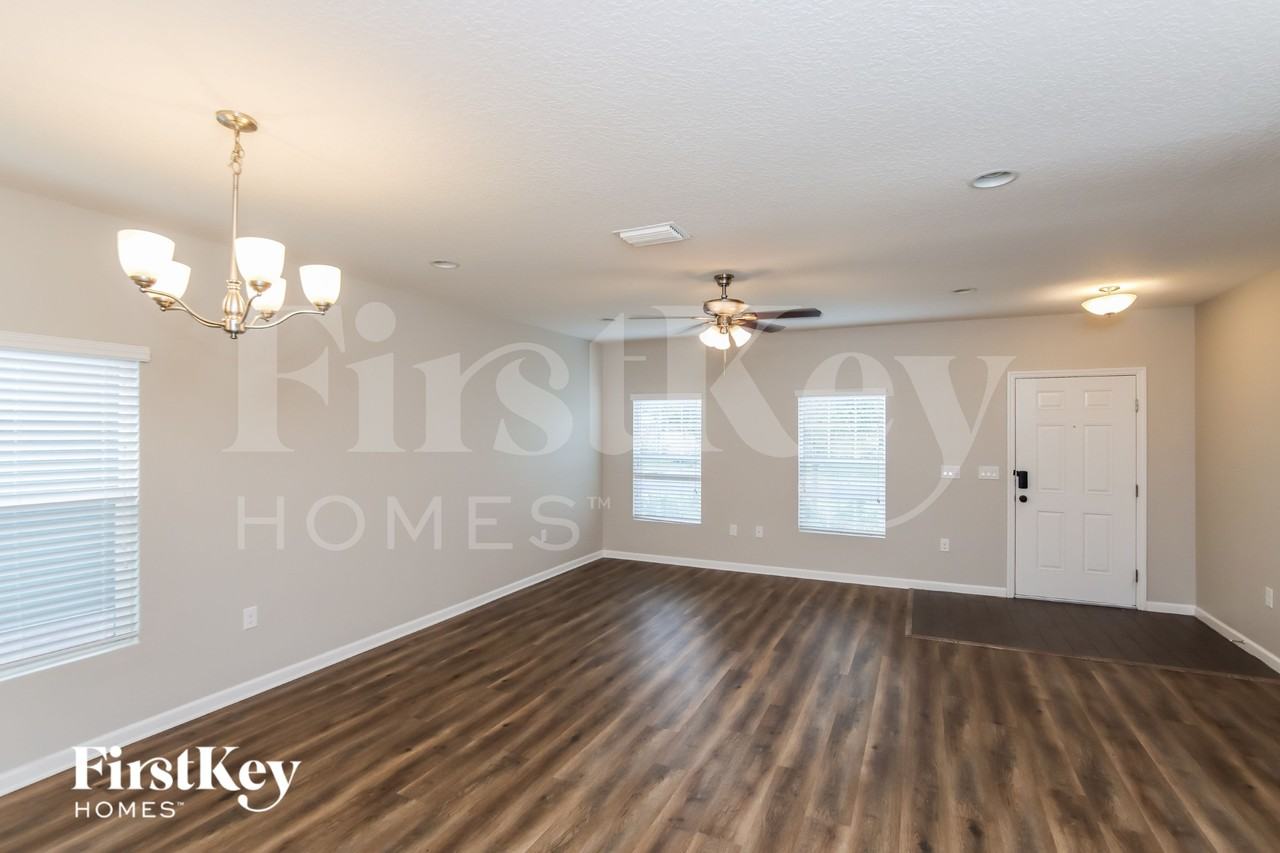 1224 Dillard Dr Se - Photo 4 of 16