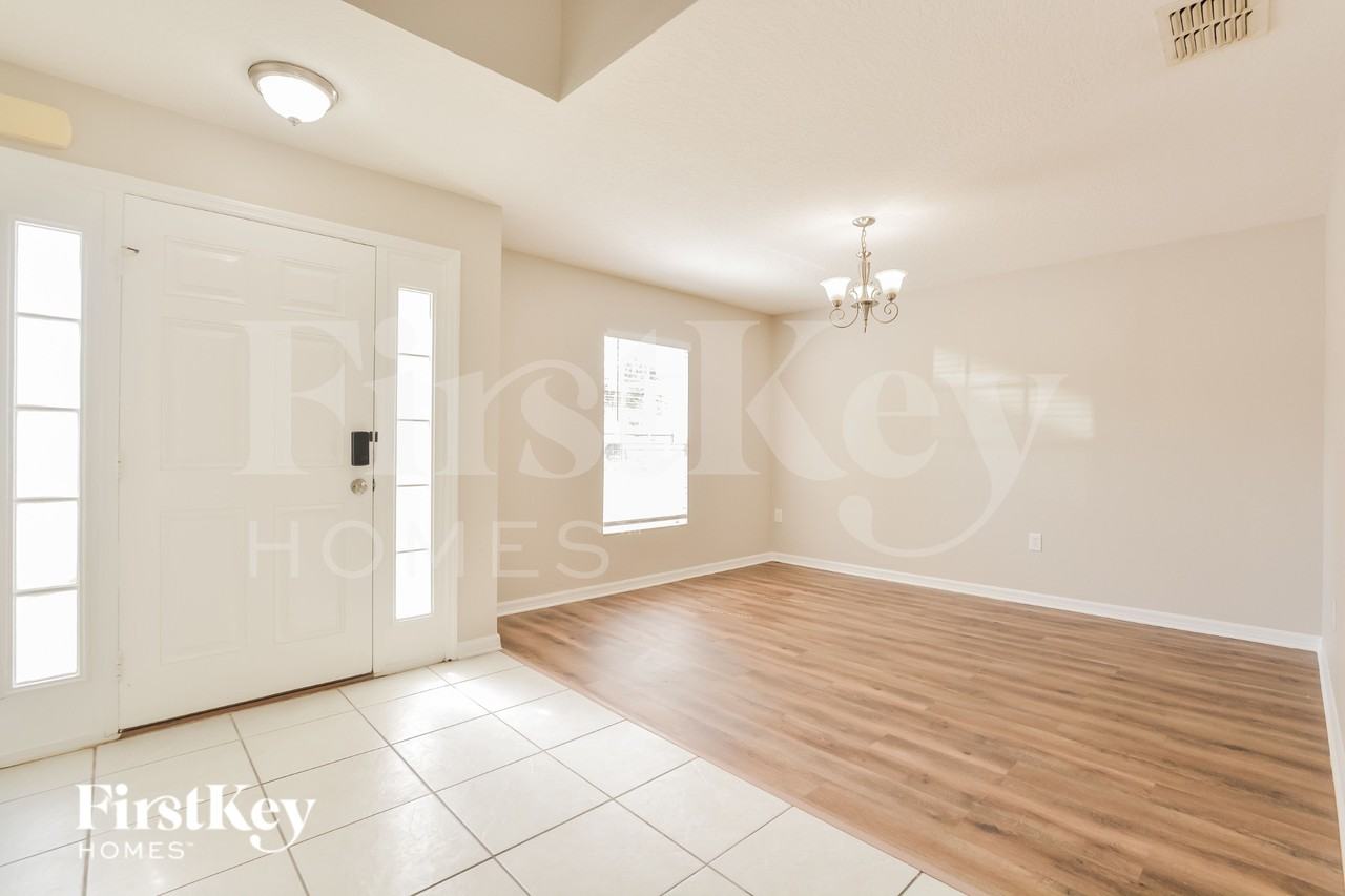 31845 Sunpark Cir - Photo 2 of 19