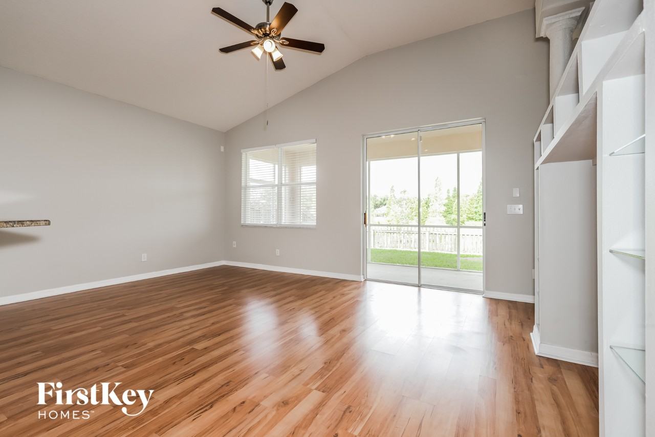 9409 Laurel Ledge Dr - Photo 4 of 15