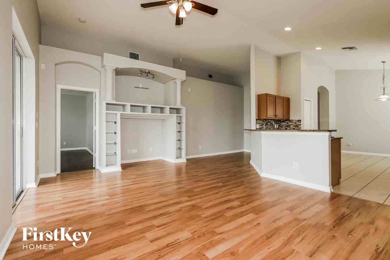 9409 Laurel Ledge Dr - Photo 5 of 15
