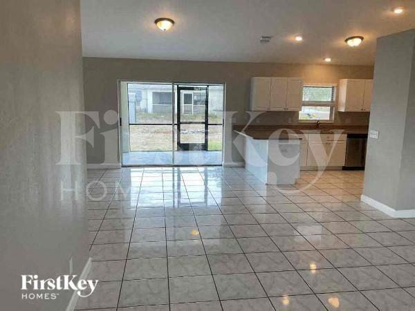 1722 Nw 15th St - Photo 2 of 10