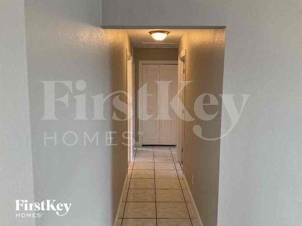 1722 Nw 15th St - Photo 3 of 10