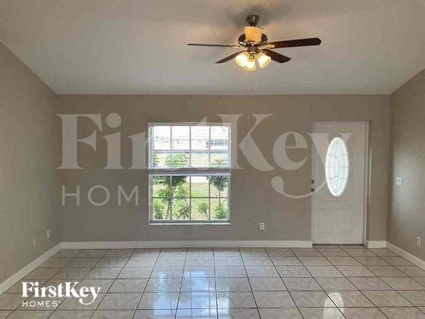 1722 Nw 15th St - Photo 4 of 10