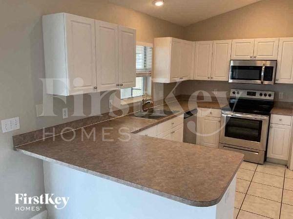 1722 Nw 15th St - Photo 5 of 10