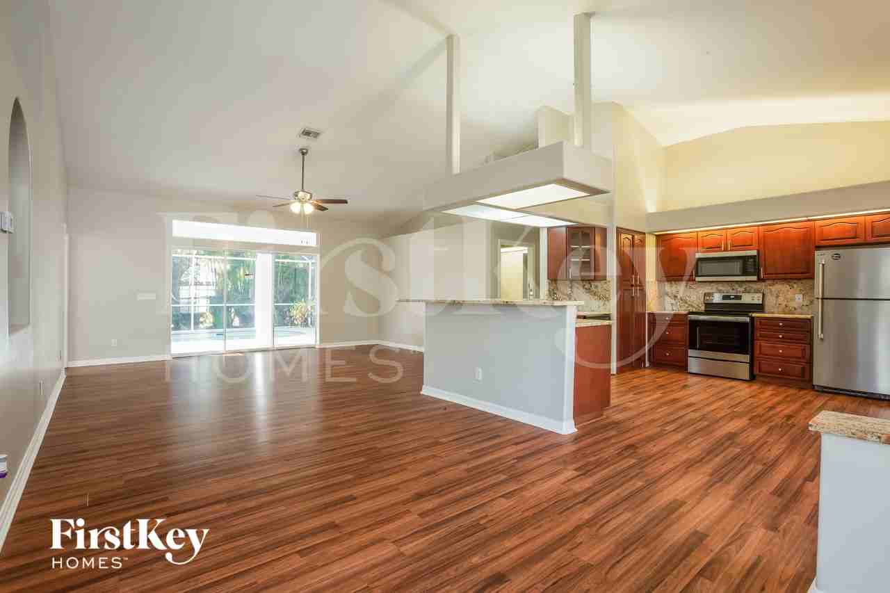718 Long Lines Ln - Photo 3 of 15