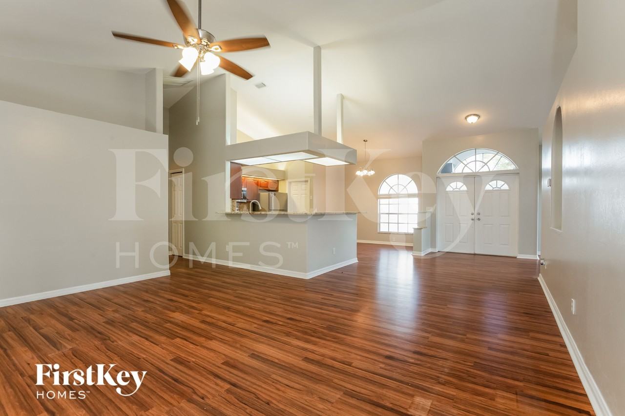 718 Long Lines Ln - Photo 4 of 15