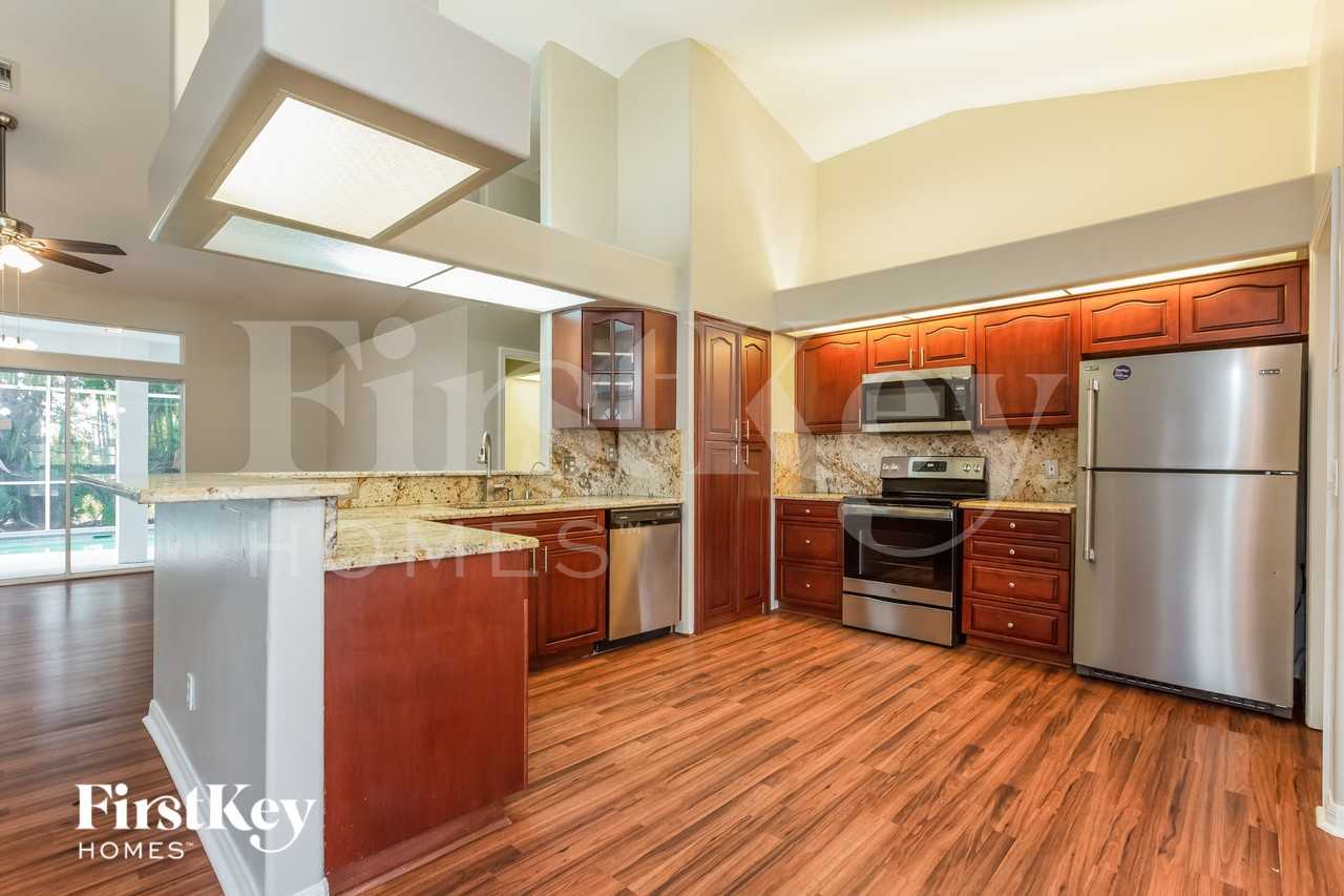 718 Long Lines Ln - Photo 7 of 15