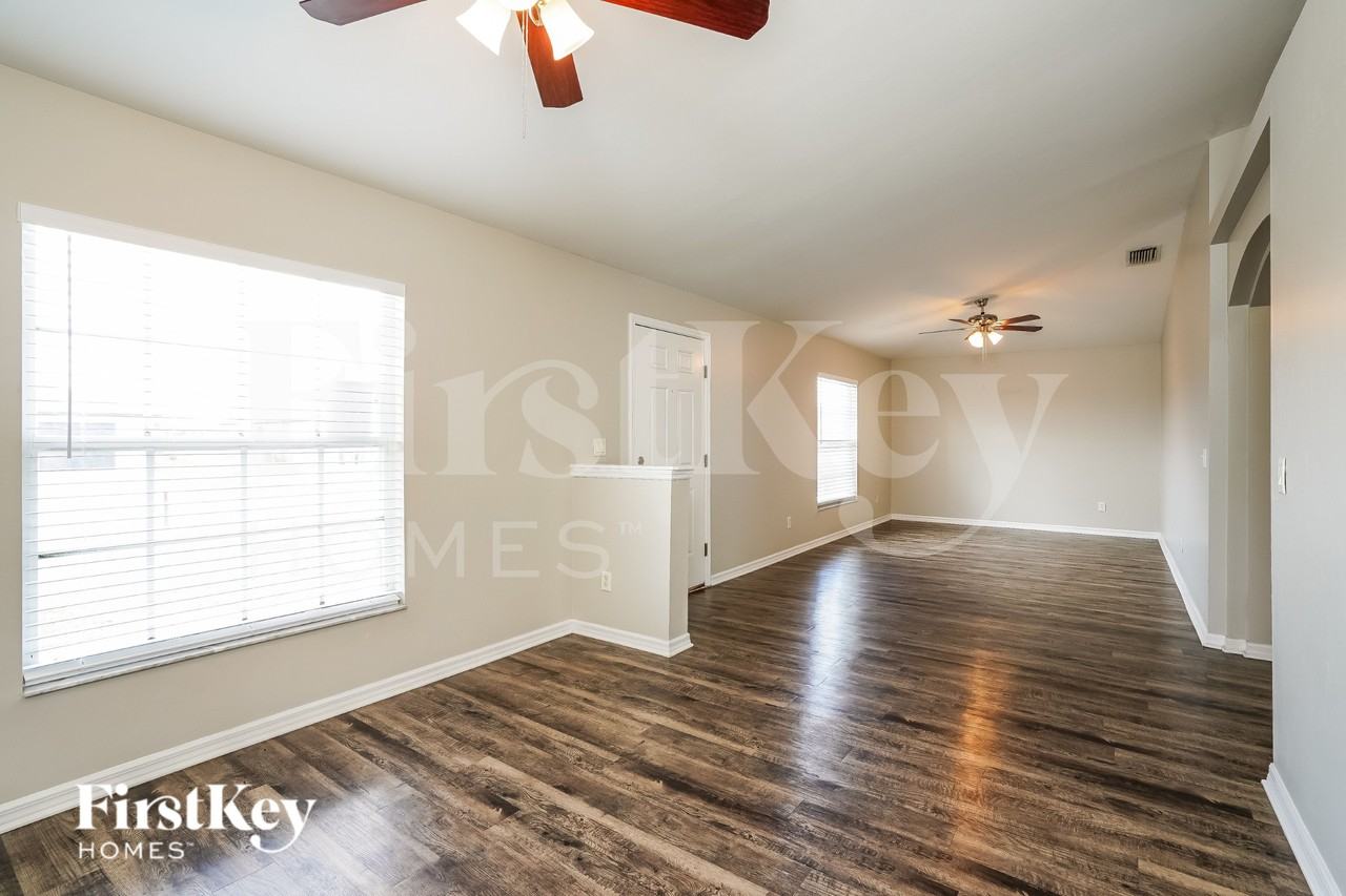 1229 Sw 18th Ave - Photo 3 of 16