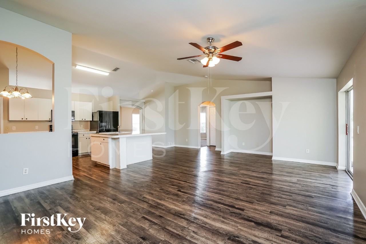 1229 Sw 18th Ave - Photo 4 of 16
