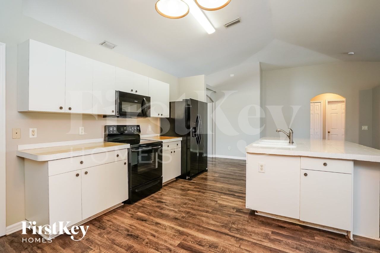 1229 Sw 18th Ave - Photo 6 of 16
