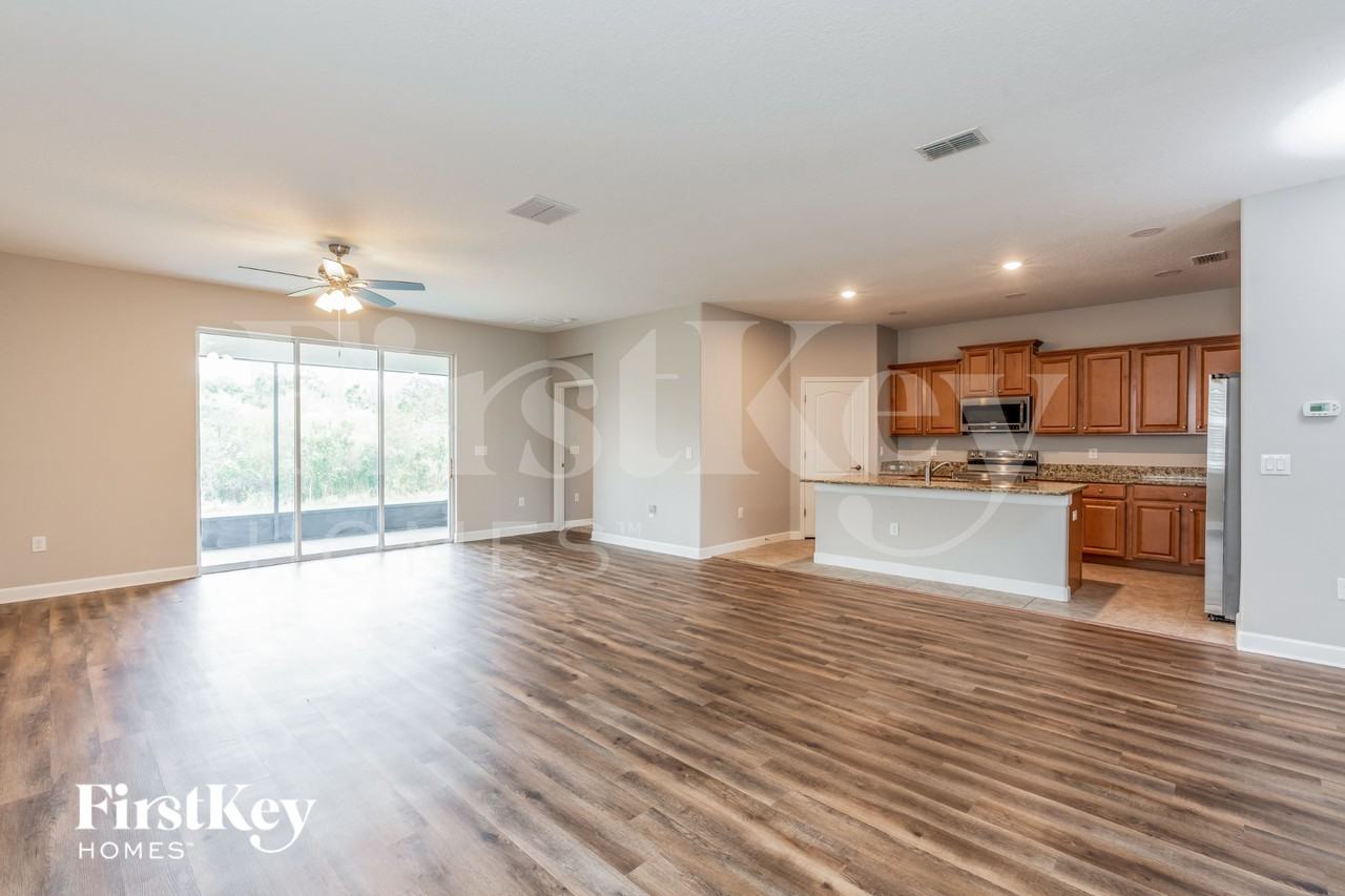 20241 Merry Oak Ave - Photo 2 of 16