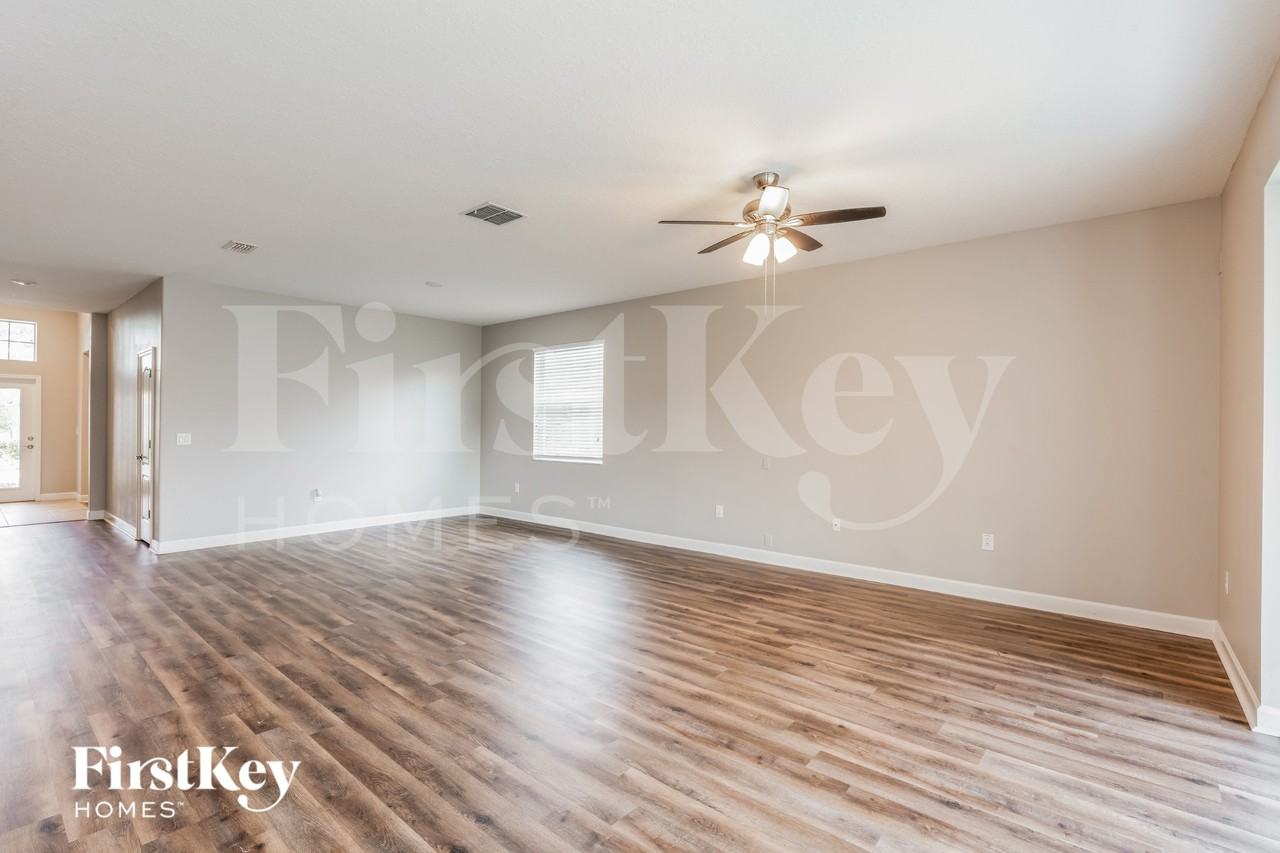 20241 Merry Oak Ave - Photo 4 of 16