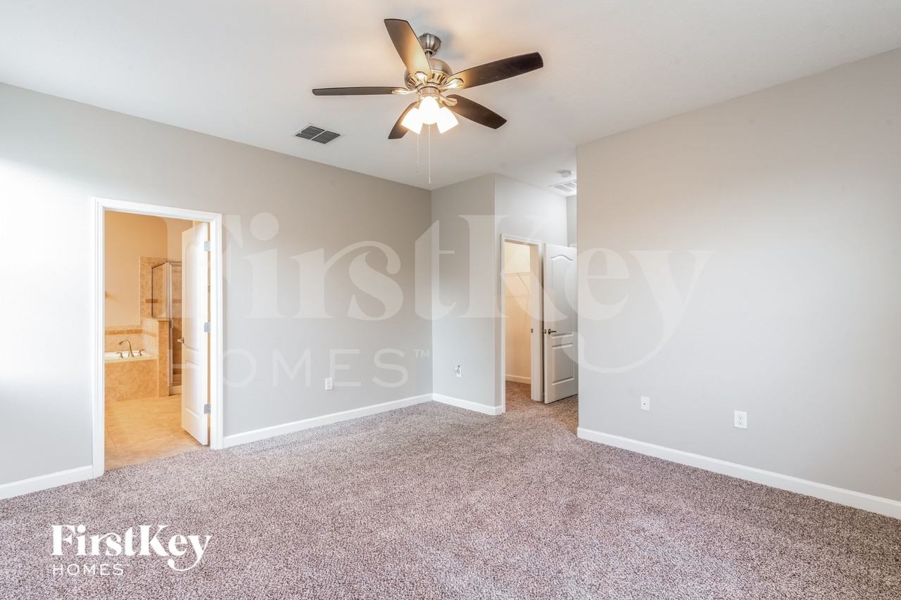 20241 Merry Oak Ave - Photo 7 of 16