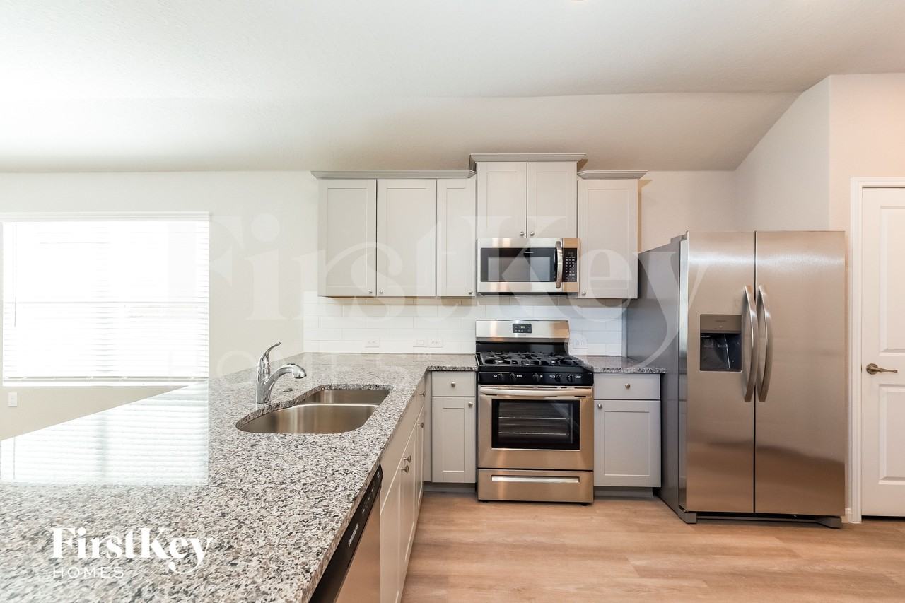 4435 Meadowland Pl - Photo 5 of 15