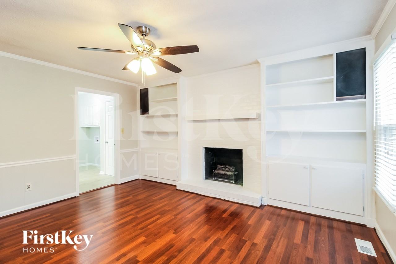 3005 Manchester Dr - Photo 2 of 18