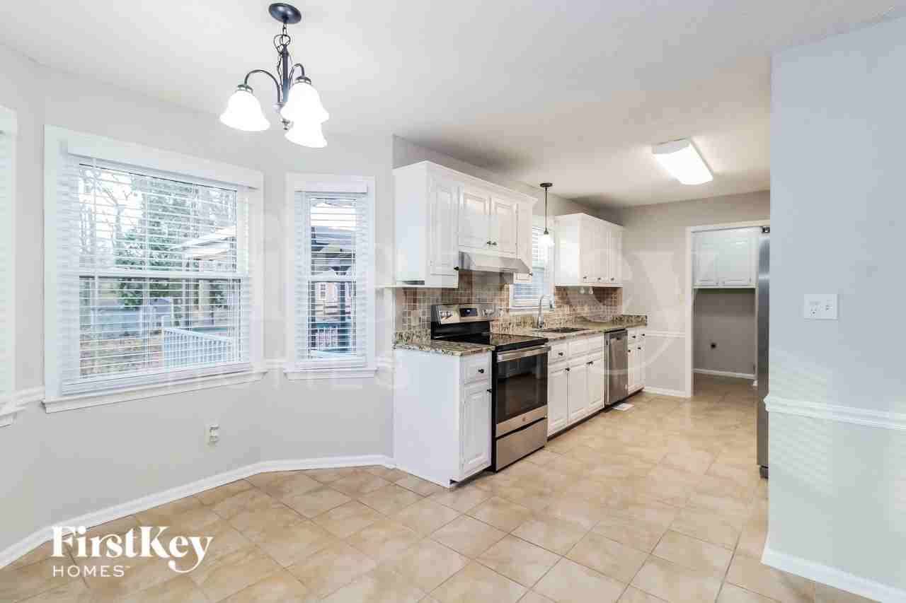 3005 Manchester Dr - Photo 6 of 18