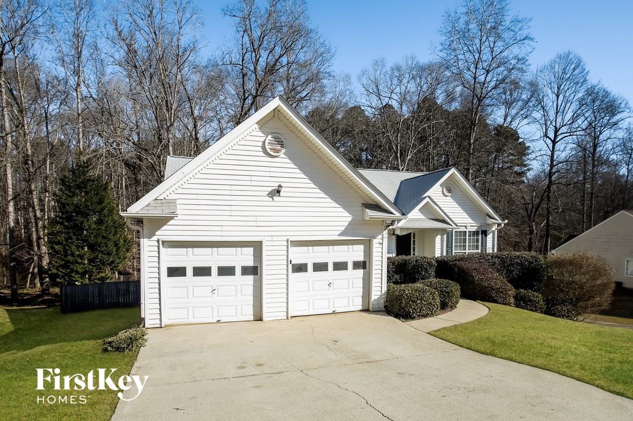 269 London Ln - Photo 2 of 15