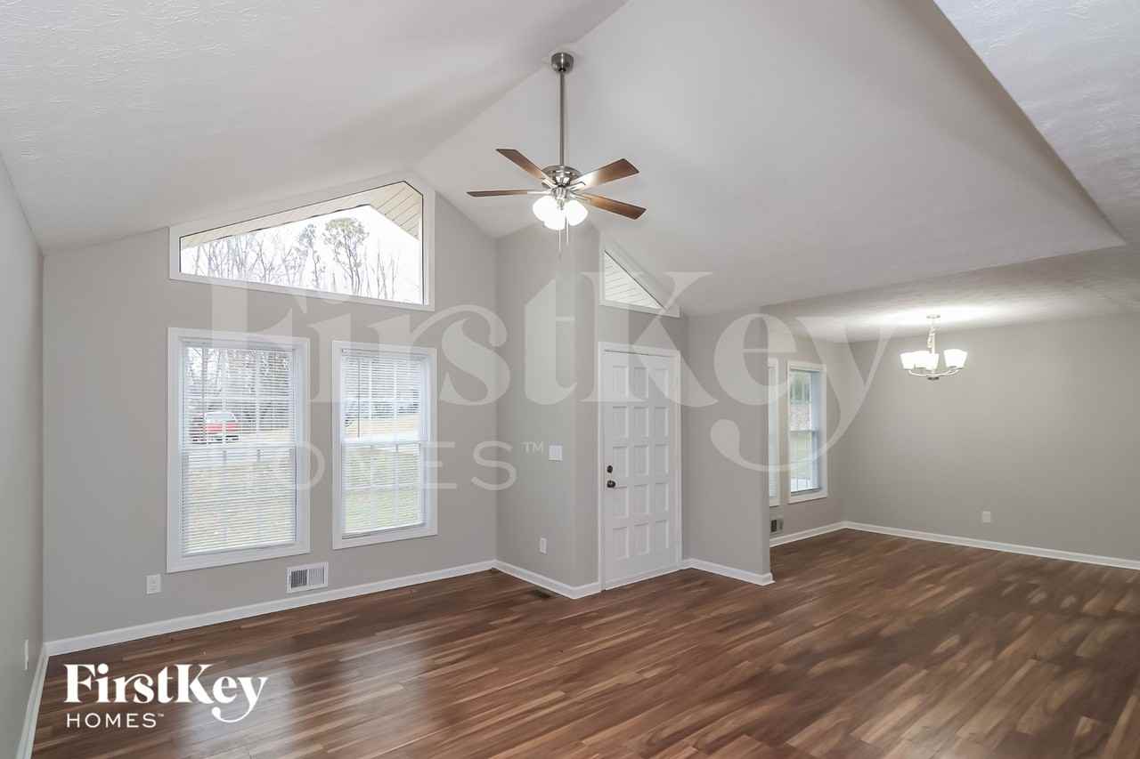 3152 Hamilton Rd - Photo 2 of 15