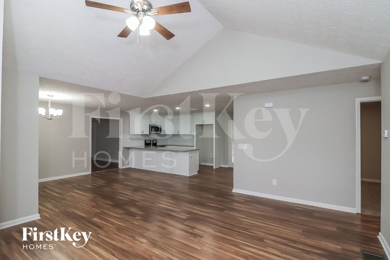 3152 Hamilton Rd - Photo 3 of 15