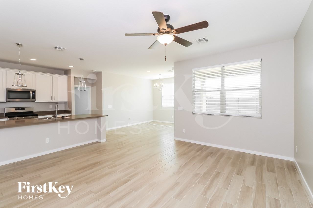 10245 W Wood St - Photo 4 of 15