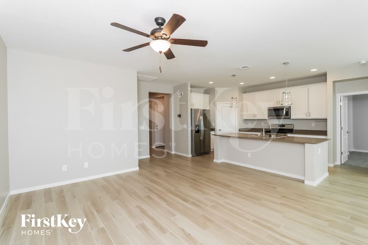 10245 W Wood St - Photo 5 of 15