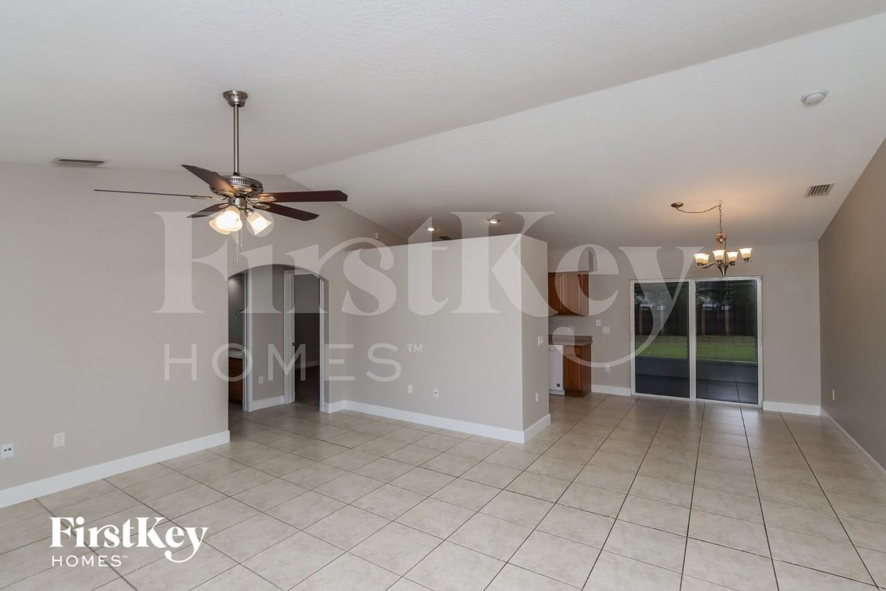 914 Caligula Ave Se - Photo 4 of 16