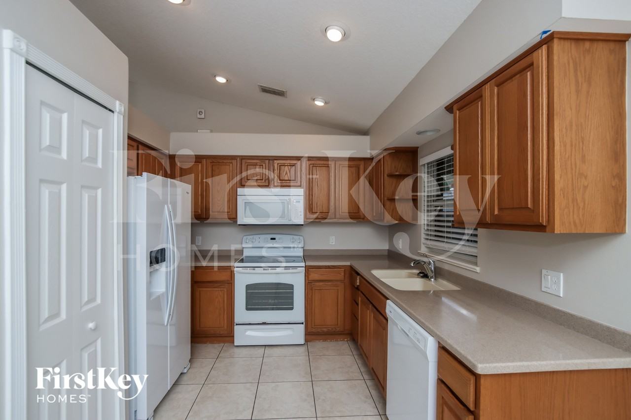 914 Caligula Ave Se - Photo 6 of 16