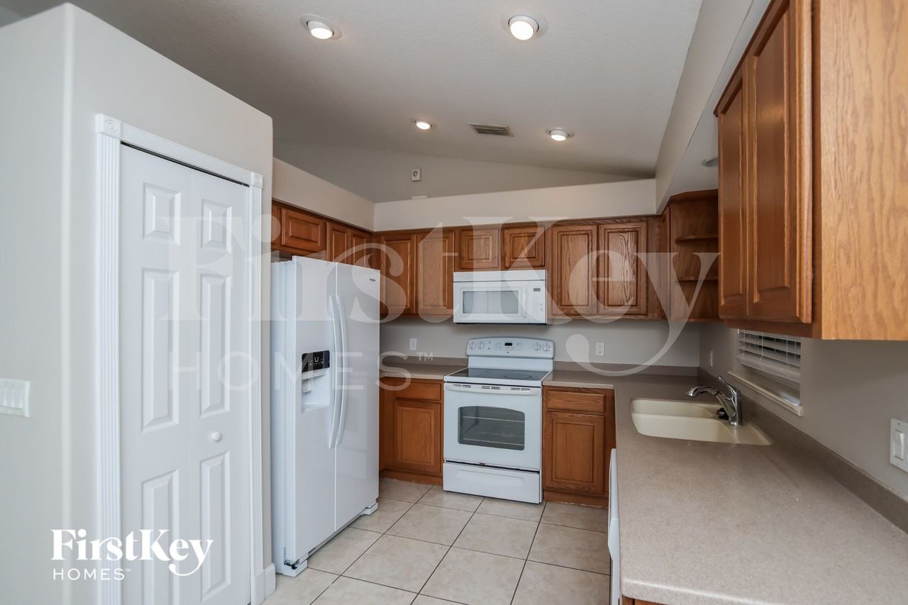 914 Caligula Ave Se - Photo 7 of 16