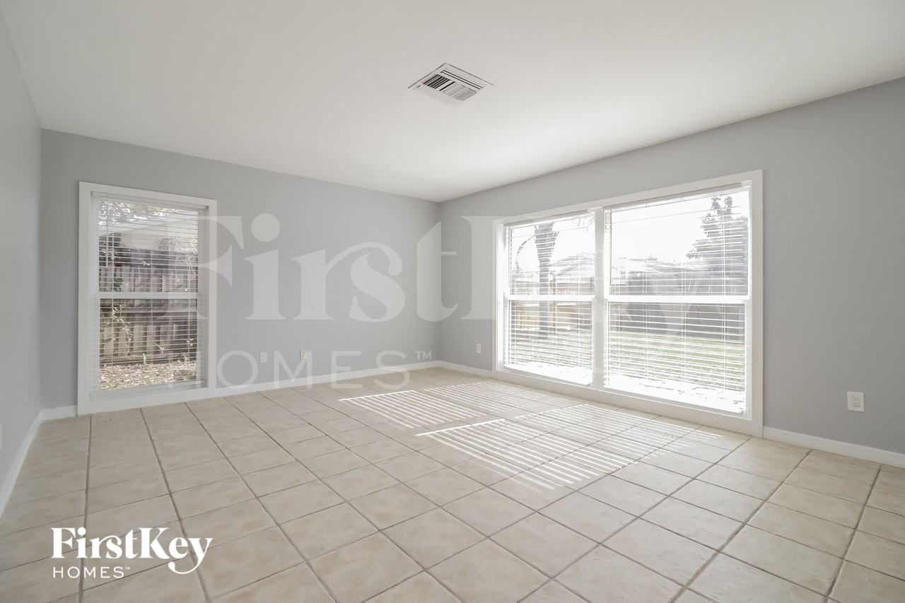 622 Ellsworth St - Photo 2 of 15
