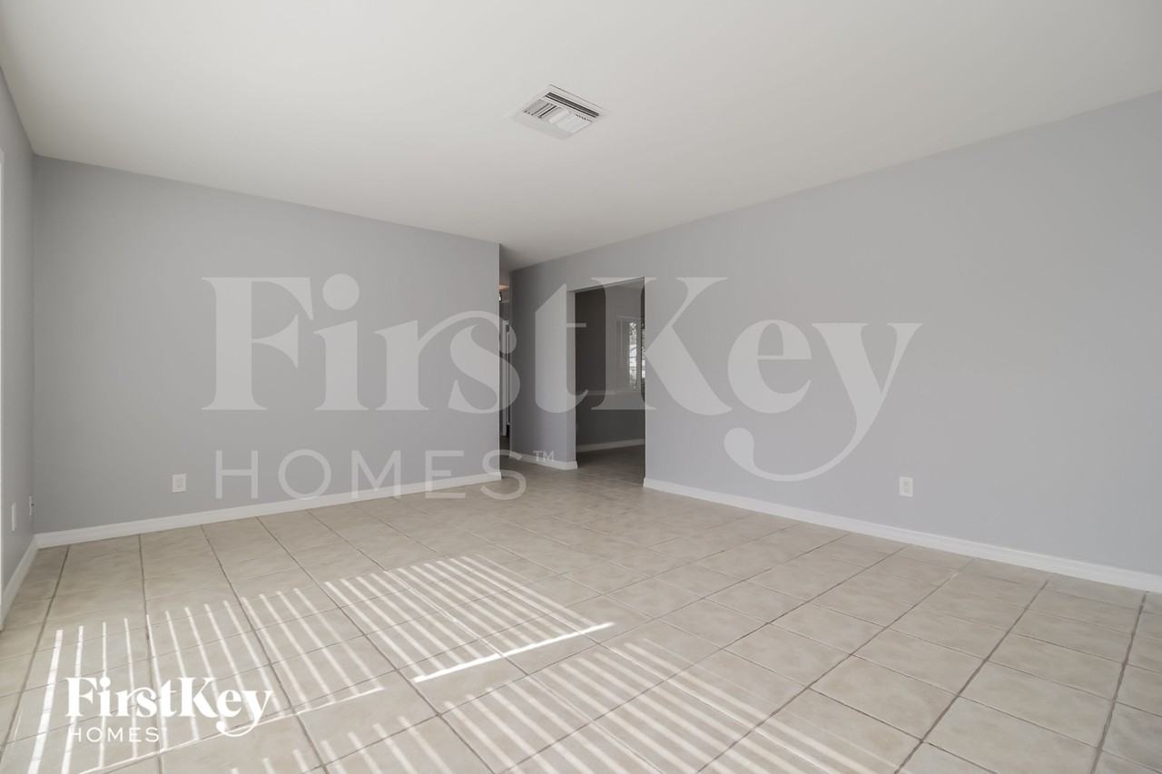 622 Ellsworth St - Photo 3 of 15