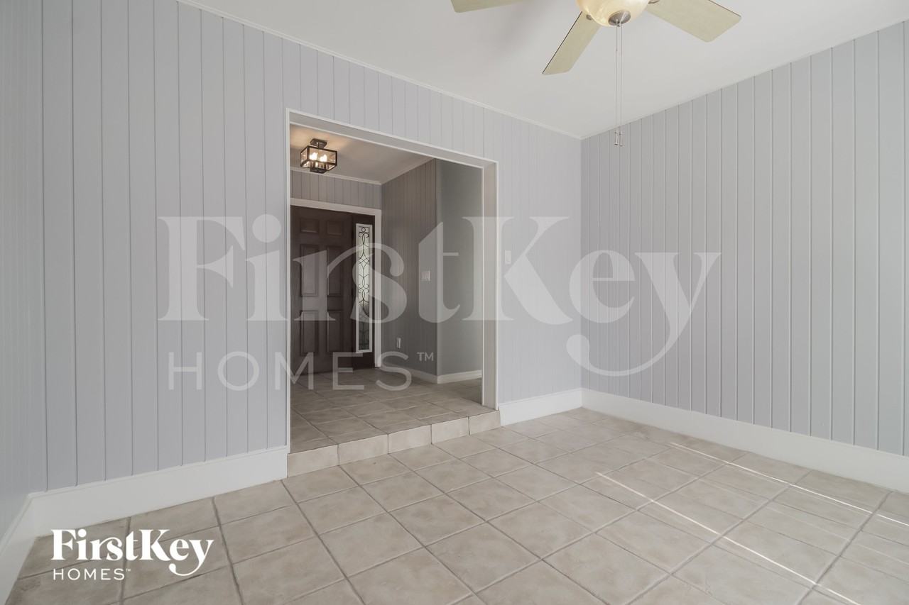622 Ellsworth St - Photo 4 of 15